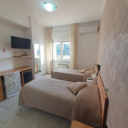 ホテル Ristorante Supersonik 3*