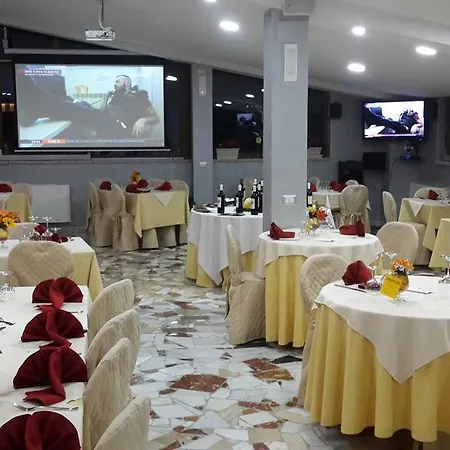 Ristorante Supersonik ホテル 3*