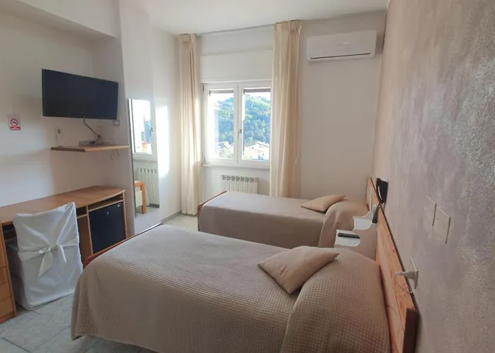 מלון Ristorante Supersonik 3*